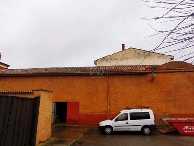 /international/es/plaza-martinez-martinez-sacristan-mansilla-de-las-mulas-castile-and-leon-310108037598/