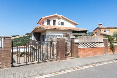 /international/es/canoves-i-samalus-catalonia-310100435177/