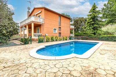 /international/es/canoves-i-samalus-catalonia-310100642162/