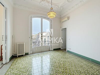 /international/es/eixample-la-dreta-de-l-eixample-barcelona-catalonia-310105026433/