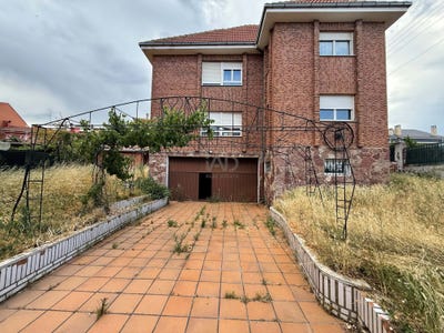 /international/es/calle-miguel-hernandez-villaquilambre-castile-and-leon-310108969668/
