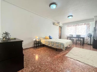 /international/es/calle-del-veinticinco-de-abril-moncada-valencian-community-310101130425/