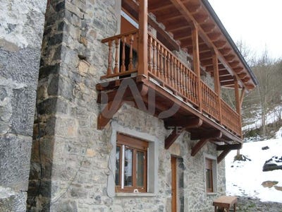 /international/es/calle-barrio-valleval-oseja-de-sajambre-castile-and-leon-310108154996/