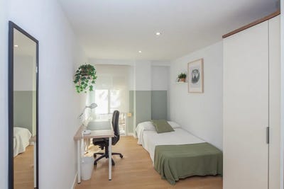 /international/es/carrer-de-dalt-de-la-mar-valencia-valencian-community-310095472199/