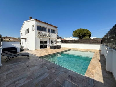 /international/es/castello-d-empuries-catalonia-310107359068/