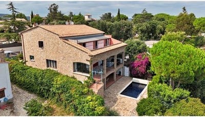 /international/es/urbanitzacions-castell-platja-d-aro-catalonia-310101387503/?lang=pt