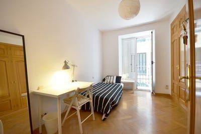 /international/es/calle-meson-de-paredes-madrid-madrid-310093833157/