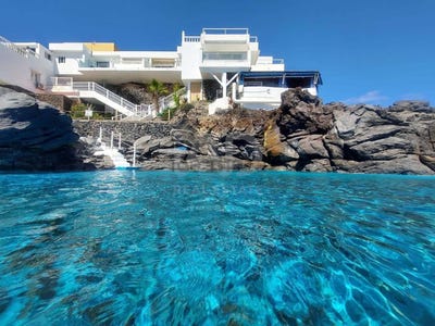 /international/es/calle-la-lava-adeje-canary-islands-310105419330/