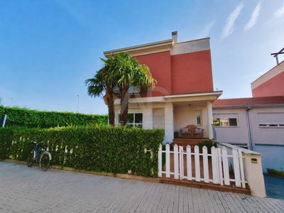/international/es/calle-del-rododendro-valladolid-castile-and-leon-310105229388/