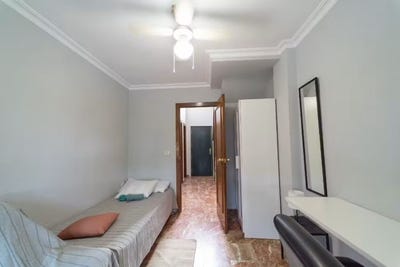 /international/es/calle-alhambra-sevilla-andalusia-310108893232/