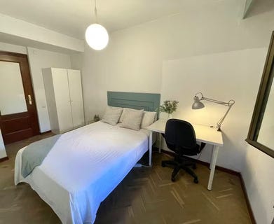 /international/es/calle-ciudad-de-ronda-sevilla-andalusia-310109237123/