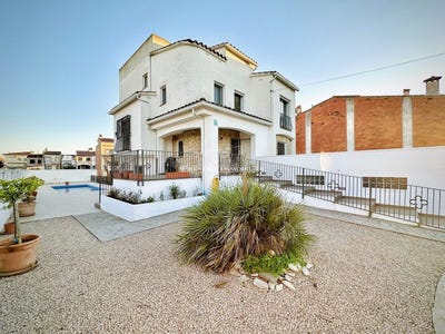 /international/es/castello-d-empuries-catalonia-310103463699/