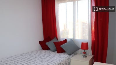/international/es/alcala-de-henares-madrid-310108558300/