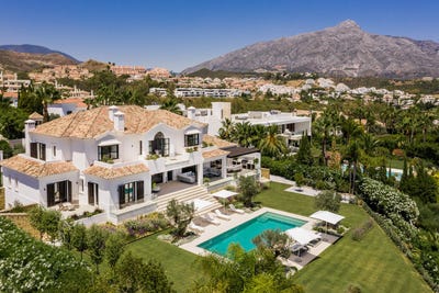 /international/es/fully-renovated-villa-with-elevated-views-over-golf-valley-and-the-sea-in-la-cerquilla-nueva-andalucia-marbella-nueva-andalucia-malaga-spain-marbella-valencian-community-310108407741/