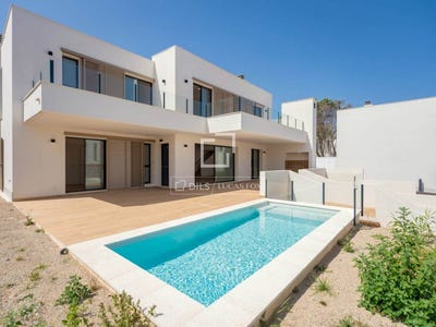 /international/es/es-mercadal-balearic-islands-310119395856/