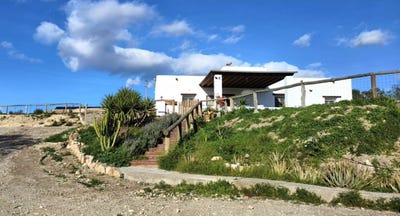 /international/es/finca-el-llano-pechina-andalusia-310105339703/
