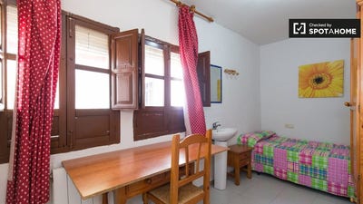 /international/es/granada-andalusia-120088070083/