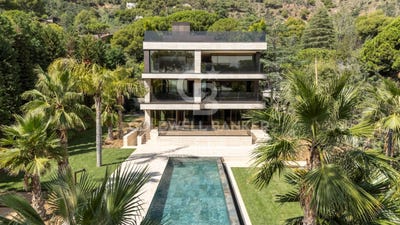 /international/es/barcelona-barcelona-les-corts-pedralbes-barcelona-barcelona-les-corts-pedralbes-barcelona-barcelona-catalonia-310104461220/