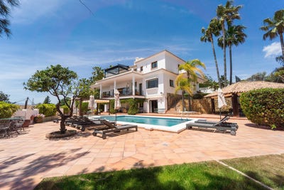 /international/es/panoramic-sea-view-villa-with-wellness-and-entertainment-spaces-in-el-rosario-benahavis-marbella-marbella-este-malaga-spain-marbella-valencian-community-310108407737/