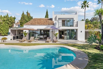 /international/es/elegant-golf-valley-villa-blending-light-space-and-nordic-design-in-los-naranjos-nueva-andalucia-marbella-nueva-andalucia-malaga-spain-marbella-valencian-community-310108407767/