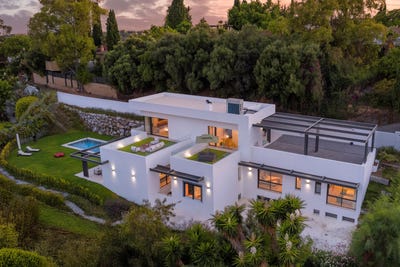 /international/es/modern-south-facing-villa-with-private-pool-and-garden-in-fuente-del-espanto-benahavis-benahavis-fuente-del-espanto-malaga-spain-benahavis-andalusia-310109079593/