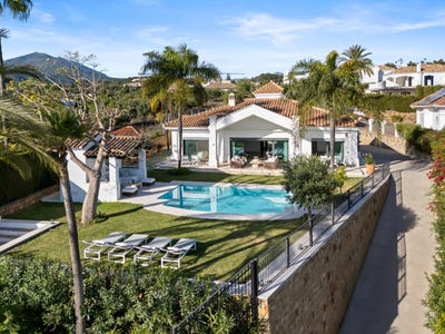 /international/es/andalusian-villa-near-golf-with-sea-views-in-haza-del-conde-nueva-andalucia-marbella-nueva-andalucia-malaga-spain-marbella-valencian-community-310108250155/