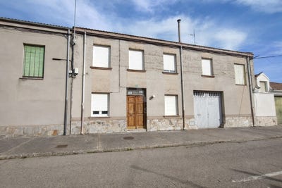 /international/es/avenida-de-la-constitucion-hospital-de-orbigo-castile-and-leon-310106577581/