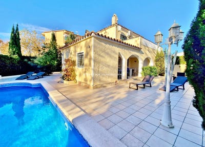/international/es/castello-d-empuries-catalonia-310103455833/