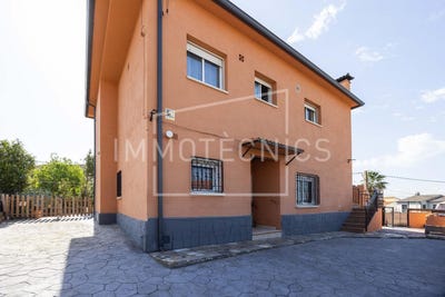 /international/es/canoves-catalonia-310107744497/