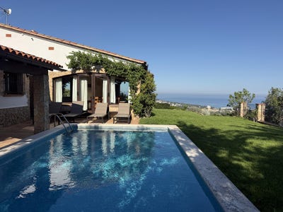 /international/es/carrer-de-sant-joan-5-17249-castell-d-aro-girona-spain-platja-daro-catalonia-310108778655/