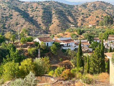 /international/es/comares-andalusia-310103465439/