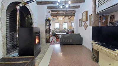 /international/es/carrer-de-balmes-palau-d-anglesola-el-catalonia-310107674717/