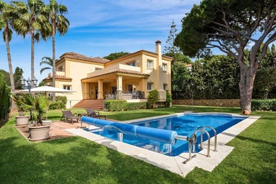/international/es/spacious-villa-designed-for-year-round-living-with-investment-potential-in-santa-maria-marbella-east-marbella-marbella-este-malaga-spain-marbella-valencian-community-310108929256/?lang=es