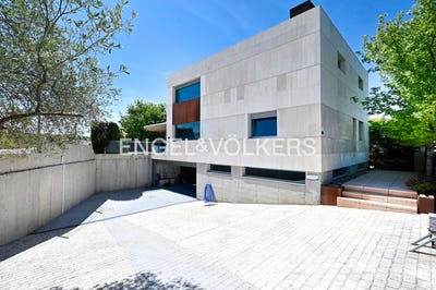 /international/es/santa-cruz-de-bezana-cantabria-310100637439/
