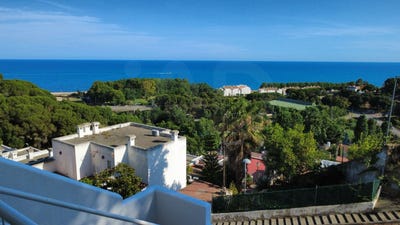 /international/es/carrer-del-garbi-sant-pol-de-mar-catalonia-310110285048/