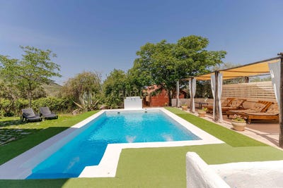 /international/es/pinos-genil-andalusia-310103535700/