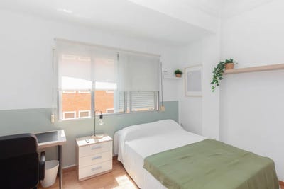 /international/es/carrer-de-la-font-roja-valencia-valencian-community-310096268841/