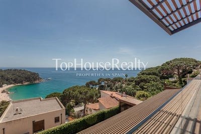 /international/es/carretera-cala-canyelles-9-lloret-de-mar-catalonia-310107948180/