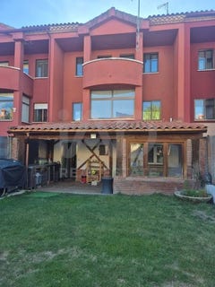 /international/es/calle-serranitos-monterrubio-de-armuna-castile-and-leon-310107469758/