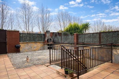 /international/es/avenida-de-los-caballeros-templarios-villamediana-de-iregua-la-rioja-310106775426/