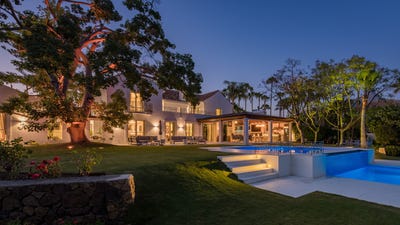 /international/es/elegant-golfside-villa-with-direct-access-in-la-cerquilla-nueva-andalucia-marbella-nueva-andalucia-malaga-spain-marbella-valencian-community-310108250323/