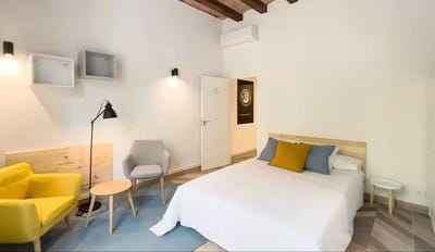/international/es/ronda-de-sant-pere-barcelona-catalonia-310093843989/