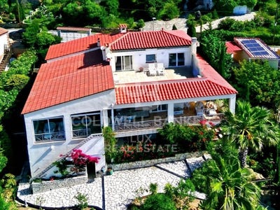 /international/es/palau-saverdera-catalonia-310108454054/