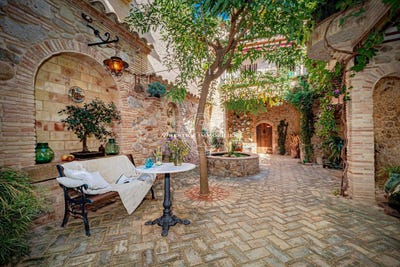 /international/es/castello-d-empuries-catalonia-310106994370/