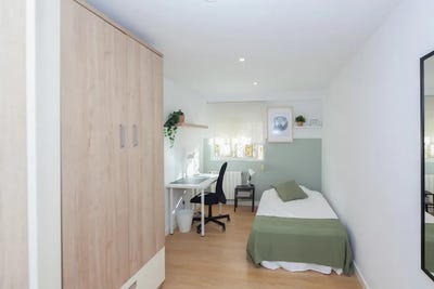 /international/es/carrer-de-dalt-de-la-mar-valencia-valencian-community-310095471653/