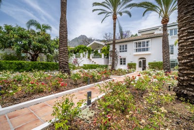 /international/es/grand-mediterranean-estate-with-panoramic-mountain-views-in-sierra-blanca-marbella-golden-mile-marbella-marbella-golden-mile-malaga-spain-marbella-valencian-community-310108407715/