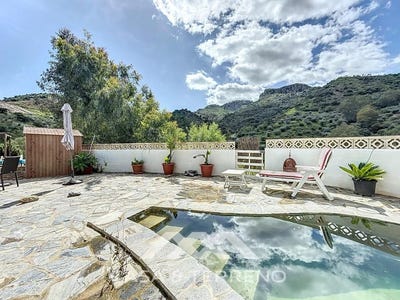 /international/es/comares-andalusia-310099347198/