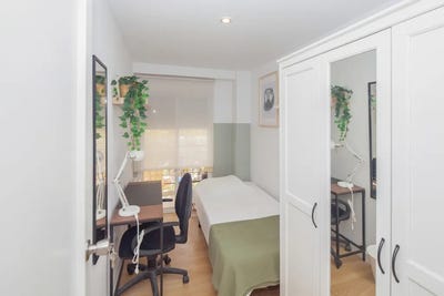 /international/es/carrer-de-dalt-de-la-mar-valencia-valencian-community-310095472422/