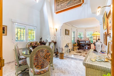 /international/es/roble-madrid-madrid-120088578474/