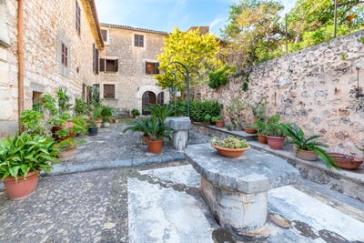 /international/es/carrer-del-carrer-vicari-solivellas-1-07109-fornalutx-illes-balears-spain-fornalutx-valencian-community-310102959023/
